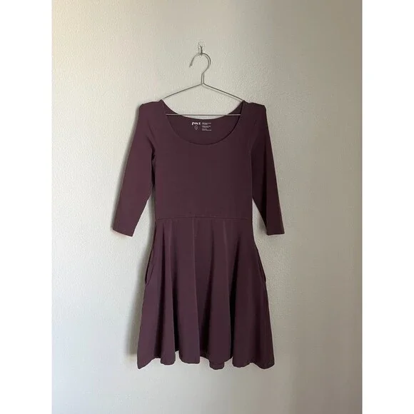 PACT Women's 3/4 Sleeve Fit and Flare Dress in Plum Size SMALL PACT Women's 3/4 Sleeve Fit and Flare Dress in Plum Size SMALL
